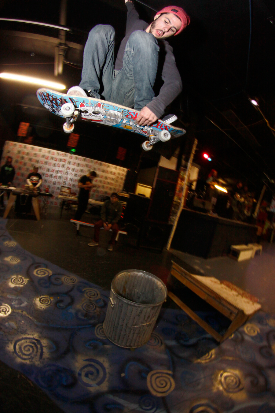 Chris Deande tuck knee photo Volland